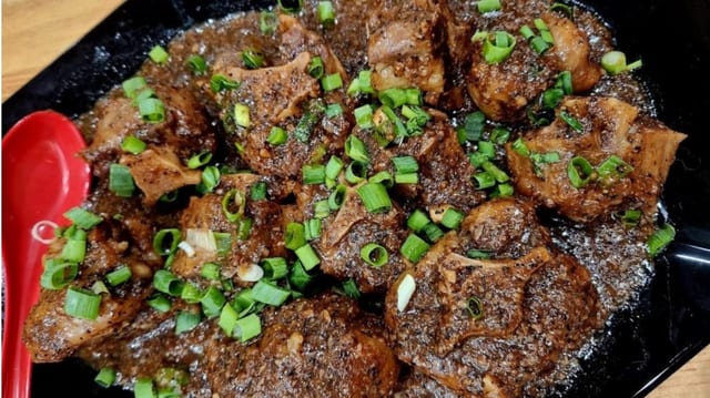 House Special Oxtail (Black Pepper Sauce) 黑胡椒牛尾.